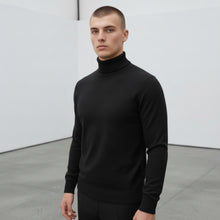 Cargar imagen en el visor de la galería, Suéter Cuello Alto Negro
