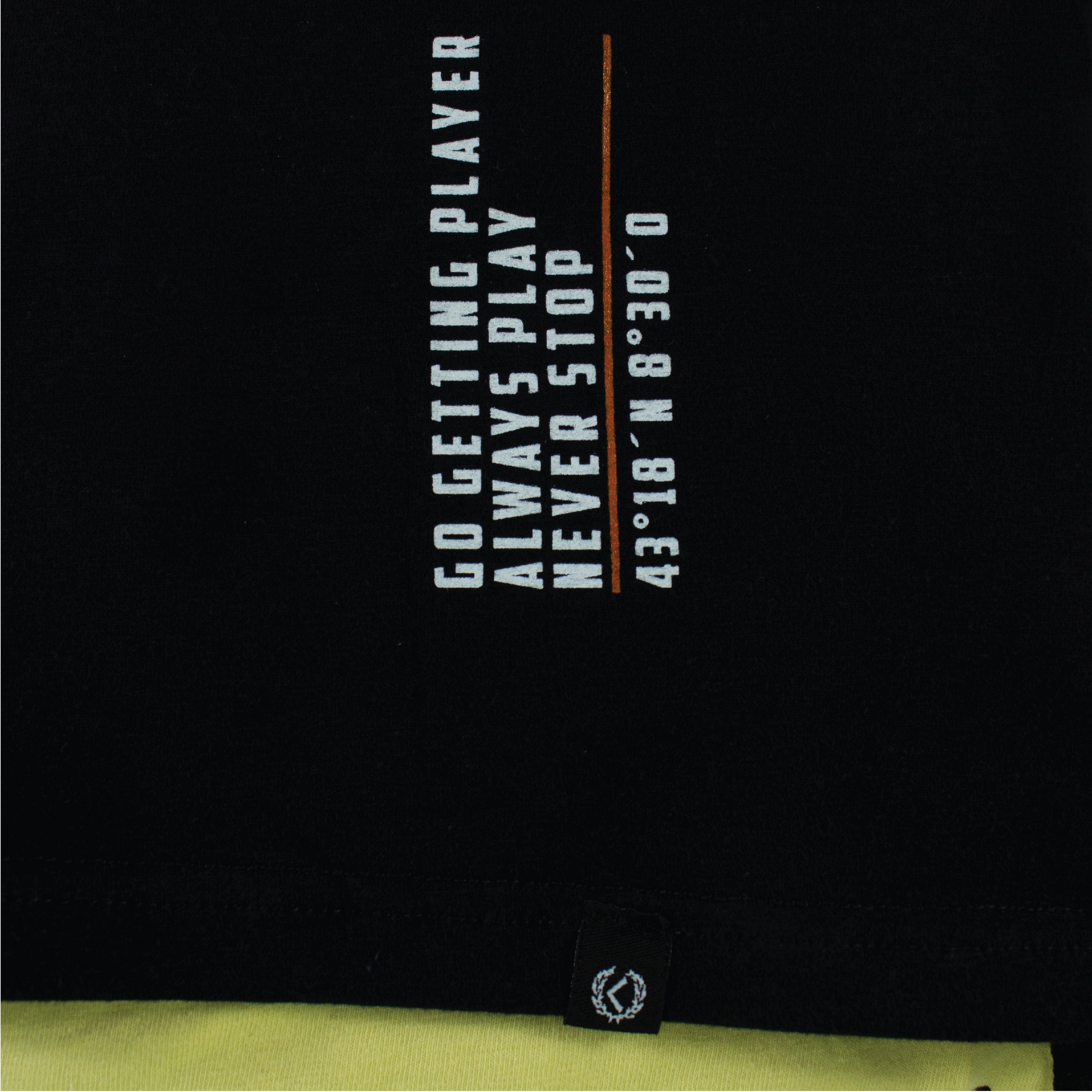 Playera Beyond Negra